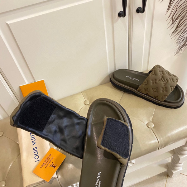 LOUIS VUITTON POOL PILLOW COMFORT MULE [1AA1E8] CELINE CHANEL ACCESSORIES LOEWE SHOES LOUIS VUITTON DIRO YSL OTHER BRAND HANDBAGS BALENCIAGA BOTTEGA VENETA GOYARD HERMES BURBERRY VALENTINO GUCCI FENDI MIUMIU CHLOE PRADA BVLGARI SUITCASE NEW ARRIVAL 