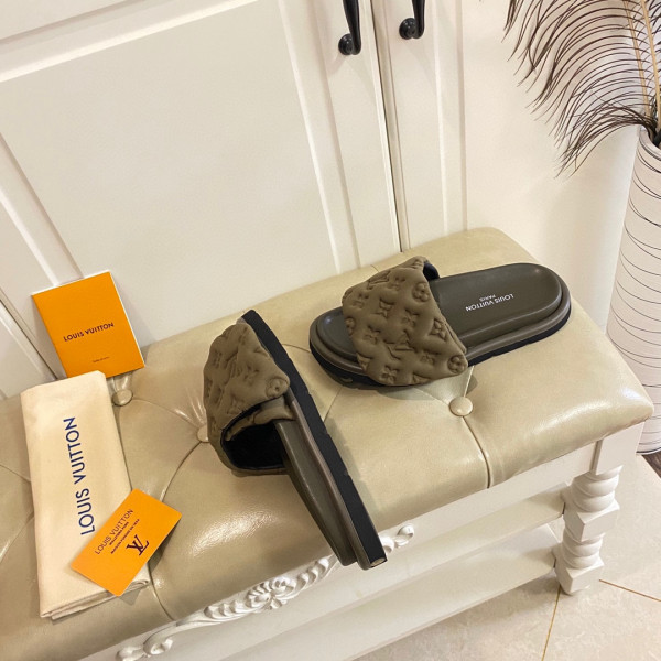 LOUIS VUITTON POOL PILLOW COMFORT MULE [1AA1E8] CELINE CHANEL ACCESSORIES LOEWE SHOES LOUIS VUITTON DIRO YSL OTHER BRAND HANDBAGS BALENCIAGA BOTTEGA VENETA GOYARD HERMES BURBERRY VALENTINO GUCCI FENDI MIUMIU CHLOE PRADA BVLGARI SUITCASE NEW ARRIVAL 