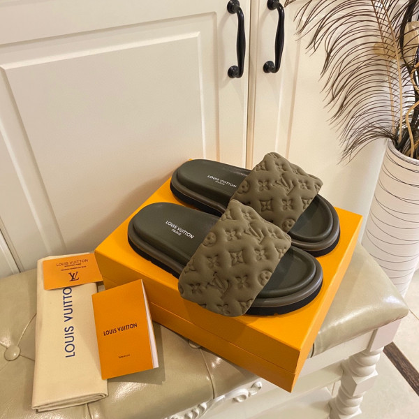 LOUIS VUITTON POOL PILLOW COMFORT MULE [1AA1E8] CELINE CHANEL ACCESSORIES LOEWE SHOES LOUIS VUITTON DIRO YSL OTHER BRAND HANDBAGS BALENCIAGA BOTTEGA VENETA GOYARD HERMES BURBERRY VALENTINO GUCCI FENDI MIUMIU CHLOE PRADA BVLGARI SUITCASE NEW ARRIVAL 