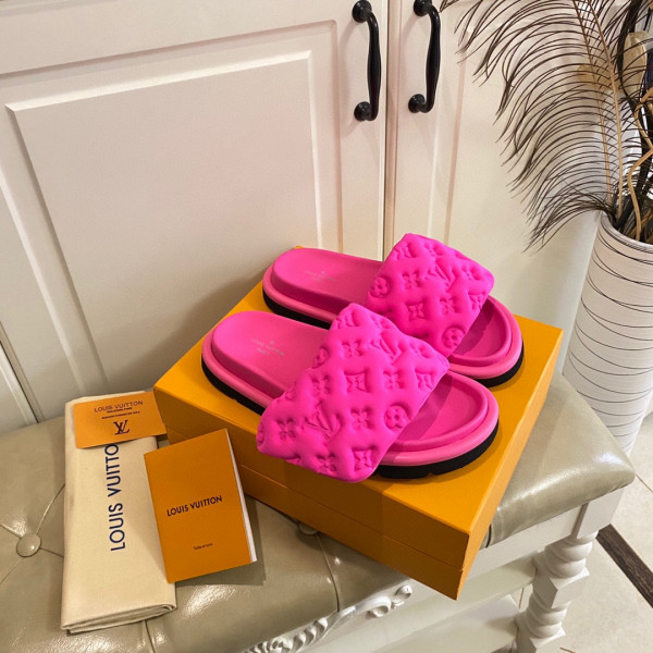 LOUIS VUITTON POOL PILLOW COMFORT MULE [1AA1DQ] CELINE CHANEL ACCESSORIES LOEWE SHOES LOUIS VUITTON DIRO YSL OTHER BRAND HANDBAGS BALENCIAGA BOTTEGA VENETA GOYARD HERMES BURBERRY VALENTINO GUCCI FENDI MIUMIU CHLOE PRADA BVLGARI SUITCASE NEW ARRIVAL 