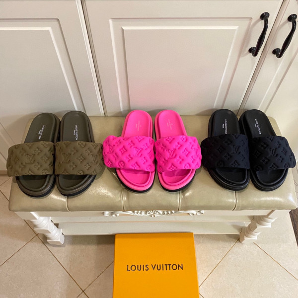 LOUIS VUITTON POOL PILLOW COMFORT MULE [1AA1DQ] CELINE CHANEL ACCESSORIES LOEWE SHOES LOUIS VUITTON DIRO YSL OTHER BRAND HANDBAGS BALENCIAGA BOTTEGA VENETA GOYARD HERMES BURBERRY VALENTINO GUCCI FENDI MIUMIU CHLOE PRADA BVLGARI SUITCASE NEW ARRIVAL 