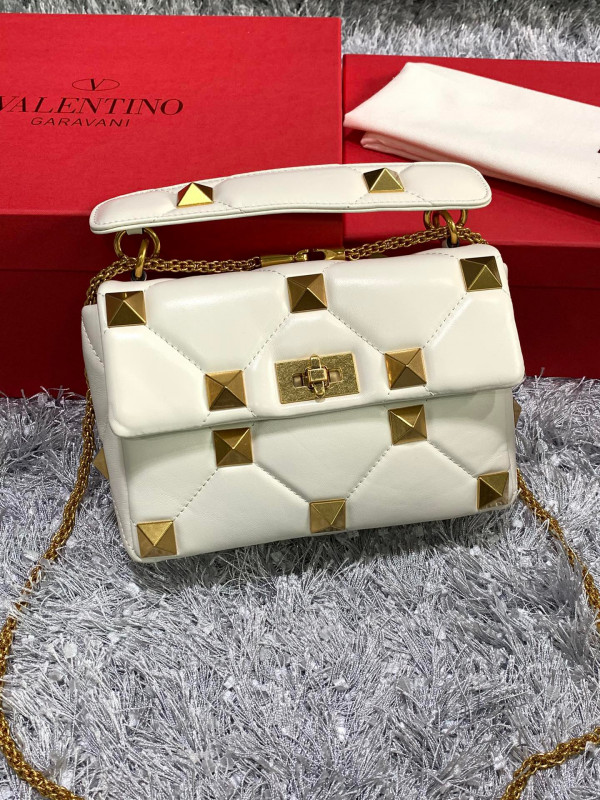 (image for) VALENTINO MEDIUM ROMAN STUD THE SHOULDER BAG