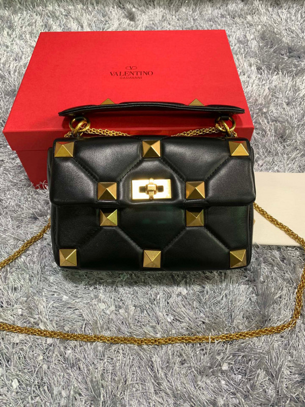 (image for) VALENTINO MEDIUM ROMAN STUD THE SHOULDER BAG