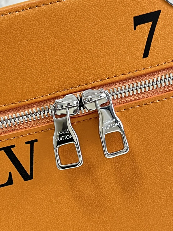 (image for) LOUIS VUITTON VERTICAL BOX TRUNK