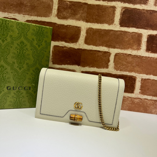 (image for) Gucci Diana mini bag with bamboo