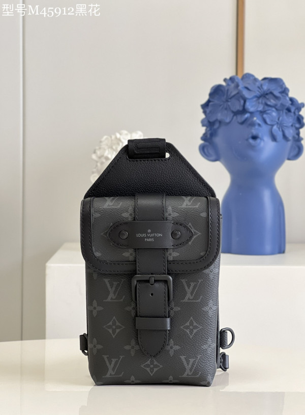 (image for) LOUIS VUITTON SAUMUR SLINGBAG