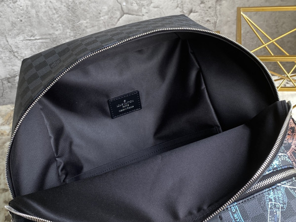 (image for) LOUIS VUITTON DISCOVERY BACKPACK