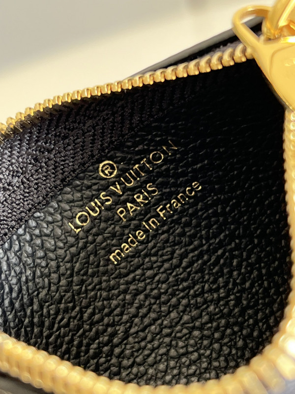 LOUIS VUITTON KEY POUCH [M80885] CELINE CHANEL ACCESSORIES LOEWE SHOES LOUIS VUITTON DIRO YSL OTHER BRAND HANDBAGS BALENCIAGA BOTTEGA VENETA GOYARD HERMES BURBERRY VALENTINO GUCCI FENDI MIUMIU CHLOE PRADA BVLGARI SUITCASE NEW ARRIVAL 