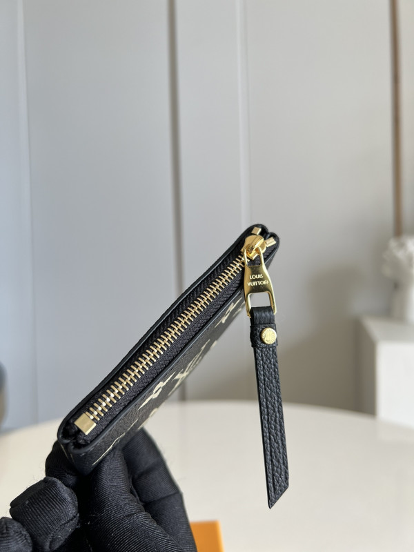 LOUIS VUITTON KEY POUCH [M80885] CELINE CHANEL ACCESSORIES LOEWE SHOES LOUIS VUITTON DIRO YSL OTHER BRAND HANDBAGS BALENCIAGA BOTTEGA VENETA GOYARD HERMES BURBERRY VALENTINO GUCCI FENDI MIUMIU CHLOE PRADA BVLGARI SUITCASE NEW ARRIVAL 