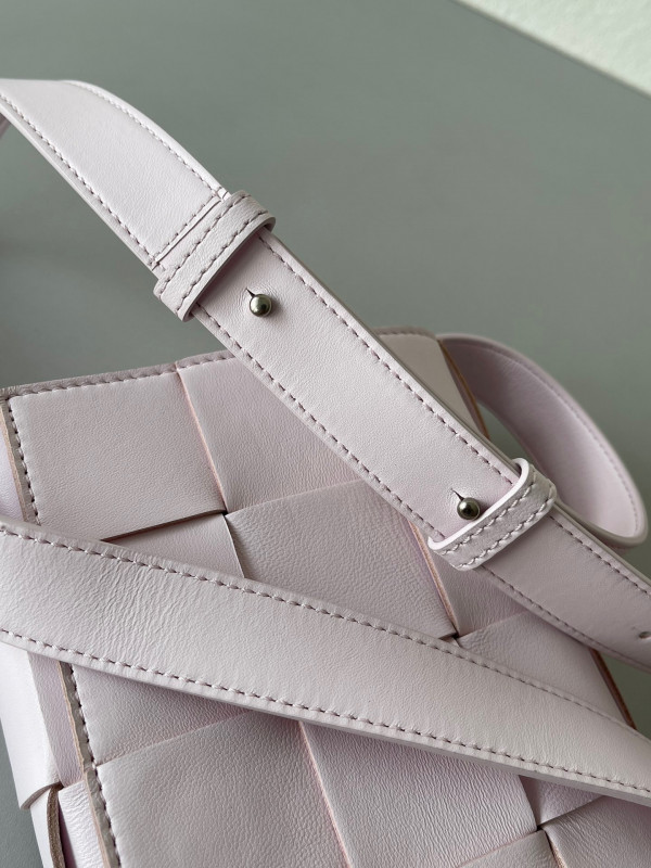 BOTTEGA VENETA CASSETTE [578004VMAY15904] CELINE CHANEL ACCESSORIES LOEWE SHOES LOUIS VUITTON DIRO YSL OTHER BRAND HANDBAGS BALENCIAGA BOTTEGA VENETA GOYARD HERMES BURBERRY VALENTINO GUCCI FENDI MIUMIU CHLOE PRADA BVLGARI SUITCASE NEW ARRIVAL 