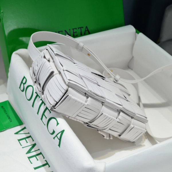 BOTTEGA VENETA CASSETTE [Bottega175] CELINE CHANEL ACCESSORIES LOEWE SHOES LOUIS VUITTON DIRO YSL OTHER BRAND HANDBAGS BALENCIAGA BOTTEGA VENETA GOYARD HERMES BURBERRY VALENTINO GUCCI FENDI MIUMIU CHLOE PRADA BVLGARI SUITCASE NEW ARRIVAL 