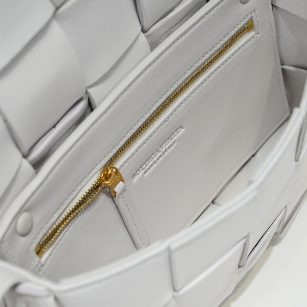 BOTTEGA VENETA CASSETTE [Bottega175] CELINE CHANEL ACCESSORIES LOEWE SHOES LOUIS VUITTON DIRO YSL OTHER BRAND HANDBAGS BALENCIAGA BOTTEGA VENETA GOYARD HERMES BURBERRY VALENTINO GUCCI FENDI MIUMIU CHLOE PRADA BVLGARI SUITCASE NEW ARRIVAL 