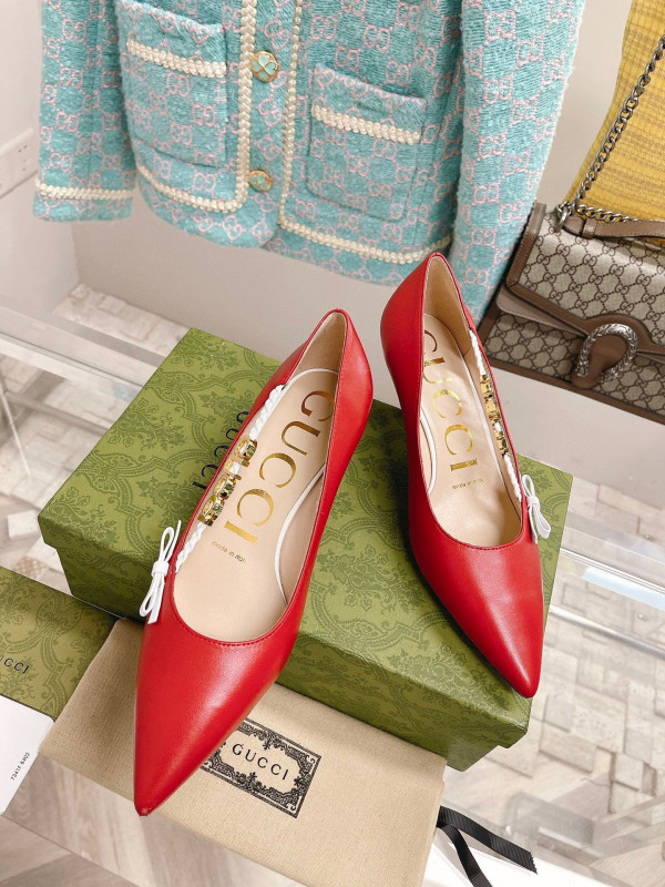 (image for) GUCCI Women's pump with 'GUCCI'