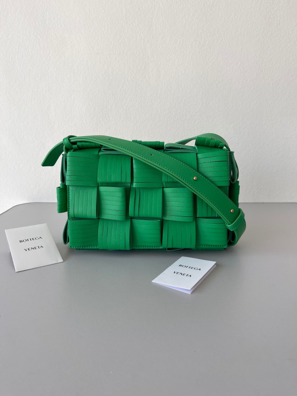 (image for) BOTTEGA VENETA CASSETTE