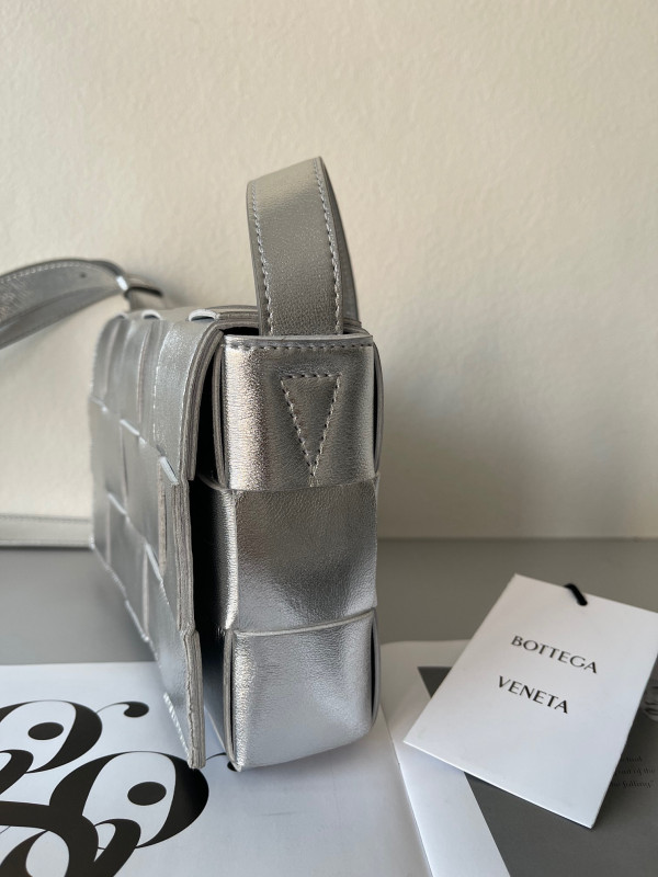 (image for) BOTTEGA VENETA CASSETTE