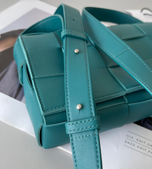 (image for) BOTTEGA VENETA CASSETTE