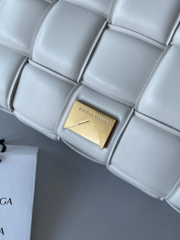 BOTTEGA VENETA CASSETTE [Bottega157] CELINE CHANEL ACCESSORIES LOEWE SHOES LOUIS VUITTON DIRO YSL OTHER BRAND HANDBAGS BALENCIAGA BOTTEGA VENETA GOYARD HERMES BURBERRY VALENTINO GUCCI FENDI MIUMIU CHLOE PRADA BVLGARI SUITCASE NEW ARRIVAL 