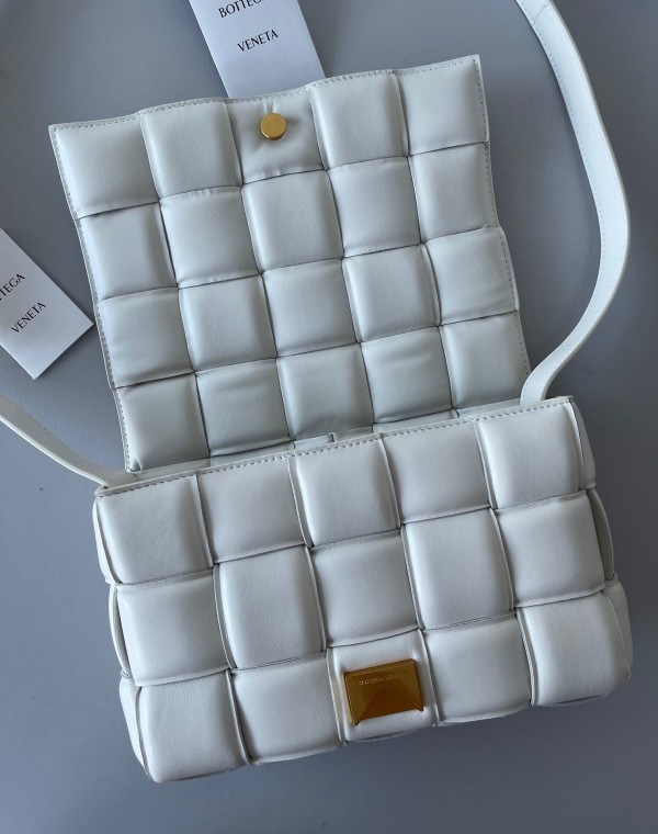 BOTTEGA VENETA CASSETTE [Bottega157] CELINE CHANEL ACCESSORIES LOEWE SHOES LOUIS VUITTON DIRO YSL OTHER BRAND HANDBAGS BALENCIAGA BOTTEGA VENETA GOYARD HERMES BURBERRY VALENTINO GUCCI FENDI MIUMIU CHLOE PRADA BVLGARI SUITCASE NEW ARRIVAL 