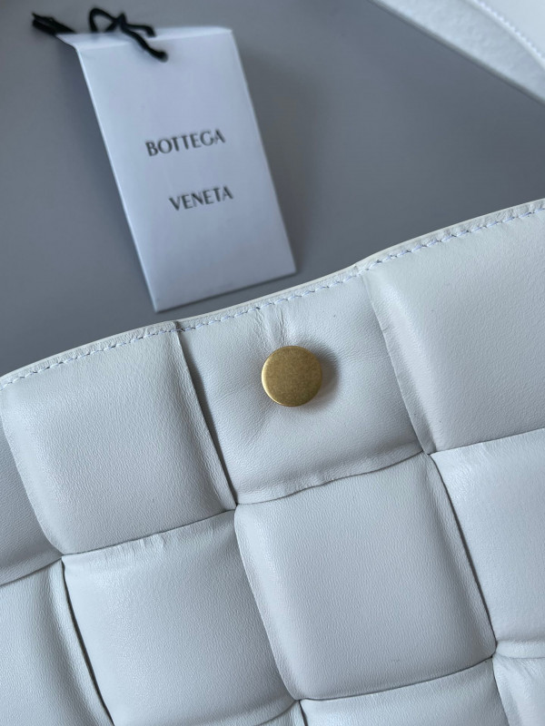BOTTEGA VENETA CASSETTE [Bottega157] CELINE CHANEL ACCESSORIES LOEWE SHOES LOUIS VUITTON DIRO YSL OTHER BRAND HANDBAGS BALENCIAGA BOTTEGA VENETA GOYARD HERMES BURBERRY VALENTINO GUCCI FENDI MIUMIU CHLOE PRADA BVLGARI SUITCASE NEW ARRIVAL 