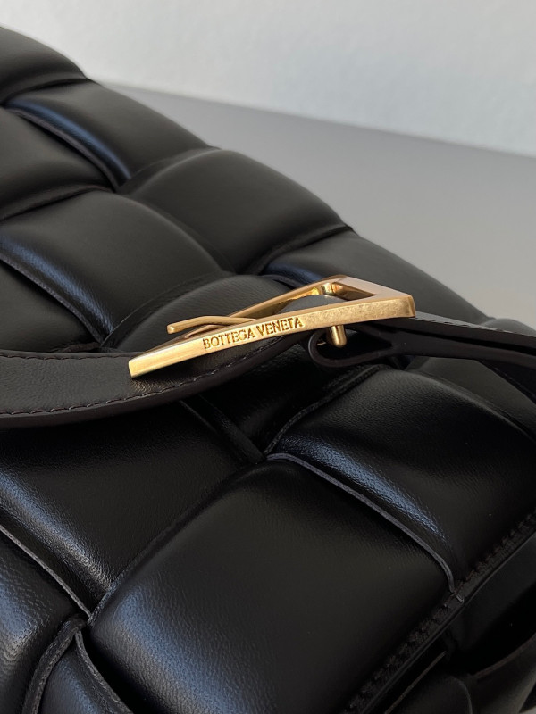 BOTTEGA VENETA CASSETTE [Bottega156] CELINE CHANEL ACCESSORIES LOEWE SHOES LOUIS VUITTON DIRO YSL OTHER BRAND HANDBAGS BALENCIAGA BOTTEGA VENETA GOYARD HERMES BURBERRY VALENTINO GUCCI FENDI MIUMIU CHLOE PRADA BVLGARI SUITCASE NEW ARRIVAL 