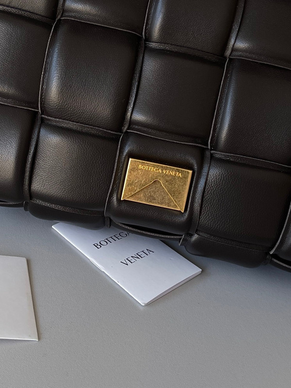 BOTTEGA VENETA CASSETTE [Bottega156] CELINE CHANEL ACCESSORIES LOEWE SHOES LOUIS VUITTON DIRO YSL OTHER BRAND HANDBAGS BALENCIAGA BOTTEGA VENETA GOYARD HERMES BURBERRY VALENTINO GUCCI FENDI MIUMIU CHLOE PRADA BVLGARI SUITCASE NEW ARRIVAL 