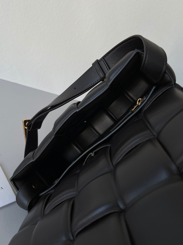 BOTTEGA VENETA CASSETTE [Bottega156] CELINE CHANEL ACCESSORIES LOEWE SHOES LOUIS VUITTON DIRO YSL OTHER BRAND HANDBAGS BALENCIAGA BOTTEGA VENETA GOYARD HERMES BURBERRY VALENTINO GUCCI FENDI MIUMIU CHLOE PRADA BVLGARI SUITCASE NEW ARRIVAL 