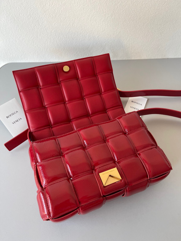 BOTTEGA VENETA CASSETTE [Bottega153] CELINE CHANEL ACCESSORIES LOEWE SHOES LOUIS VUITTON DIRO YSL OTHER BRAND HANDBAGS BALENCIAGA BOTTEGA VENETA GOYARD HERMES BURBERRY VALENTINO GUCCI FENDI MIUMIU CHLOE PRADA BVLGARI SUITCASE NEW ARRIVAL 