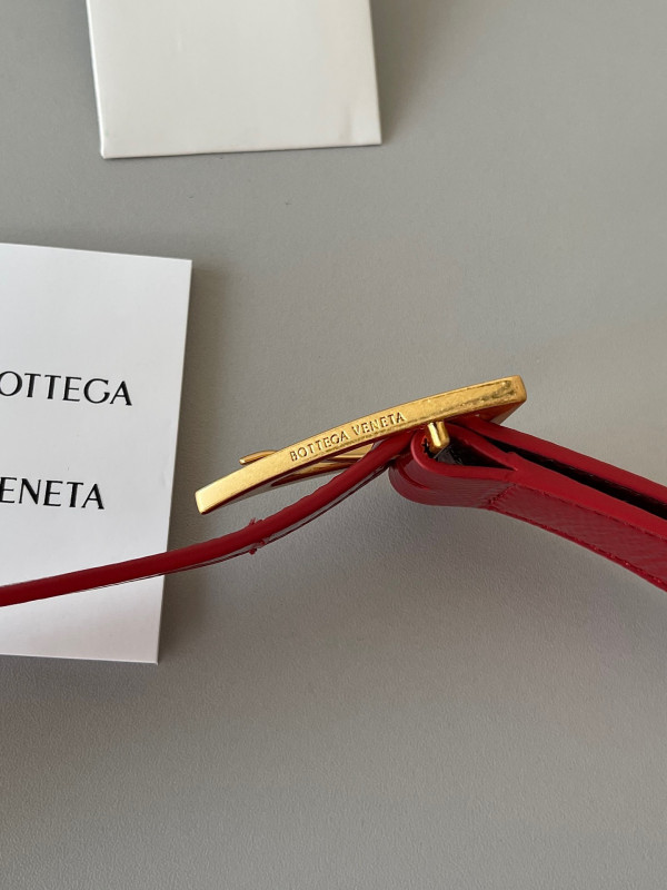 BOTTEGA VENETA CASSETTE [Bottega153] CELINE CHANEL ACCESSORIES LOEWE SHOES LOUIS VUITTON DIRO YSL OTHER BRAND HANDBAGS BALENCIAGA BOTTEGA VENETA GOYARD HERMES BURBERRY VALENTINO GUCCI FENDI MIUMIU CHLOE PRADA BVLGARI SUITCASE NEW ARRIVAL 