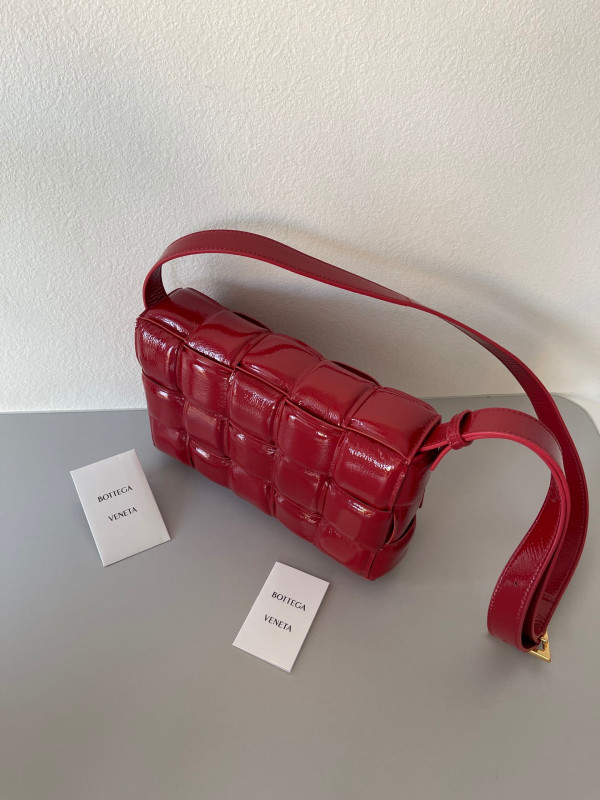 BOTTEGA VENETA CASSETTE [Bottega153] CELINE CHANEL ACCESSORIES LOEWE SHOES LOUIS VUITTON DIRO YSL OTHER BRAND HANDBAGS BALENCIAGA BOTTEGA VENETA GOYARD HERMES BURBERRY VALENTINO GUCCI FENDI MIUMIU CHLOE PRADA BVLGARI SUITCASE NEW ARRIVAL 