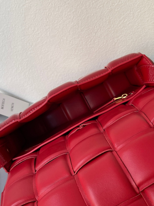 BOTTEGA VENETA CASSETTE [Bottega153] CELINE CHANEL ACCESSORIES LOEWE SHOES LOUIS VUITTON DIRO YSL OTHER BRAND HANDBAGS BALENCIAGA BOTTEGA VENETA GOYARD HERMES BURBERRY VALENTINO GUCCI FENDI MIUMIU CHLOE PRADA BVLGARI SUITCASE NEW ARRIVAL 