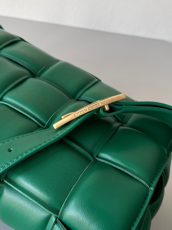 BOTTEGA VENETA CASSETTE [Bottega152] CELINE CHANEL ACCESSORIES LOEWE SHOES LOUIS VUITTON DIRO YSL OTHER BRAND HANDBAGS BALENCIAGA BOTTEGA VENETA GOYARD HERMES BURBERRY VALENTINO GUCCI FENDI MIUMIU CHLOE PRADA BVLGARI SUITCASE NEW ARRIVAL 