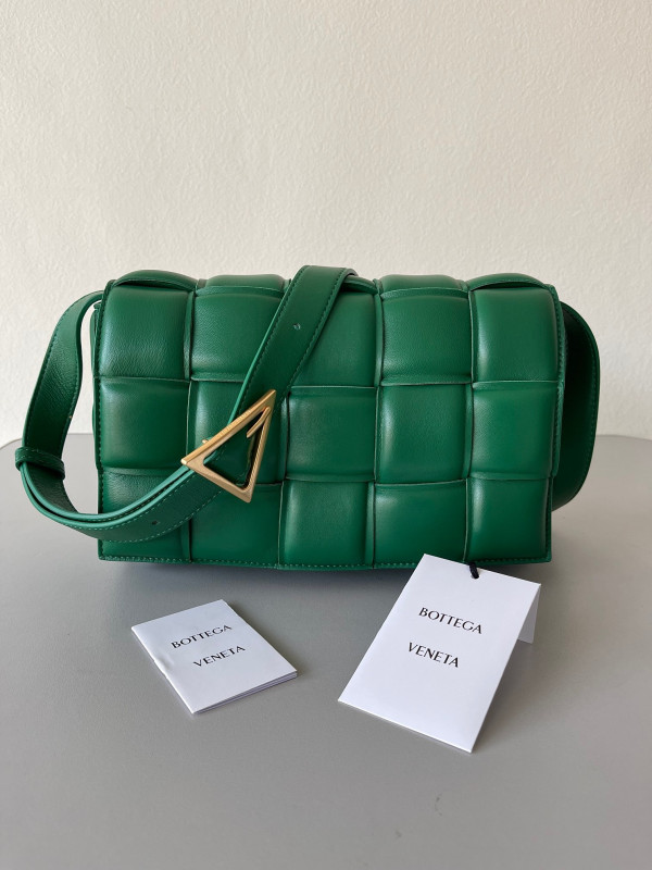 BOTTEGA VENETA CASSETTE [Bottega152] CELINE CHANEL ACCESSORIES LOEWE SHOES LOUIS VUITTON DIRO YSL OTHER BRAND HANDBAGS BALENCIAGA BOTTEGA VENETA GOYARD HERMES BURBERRY VALENTINO GUCCI FENDI MIUMIU CHLOE PRADA BVLGARI SUITCASE NEW ARRIVAL 