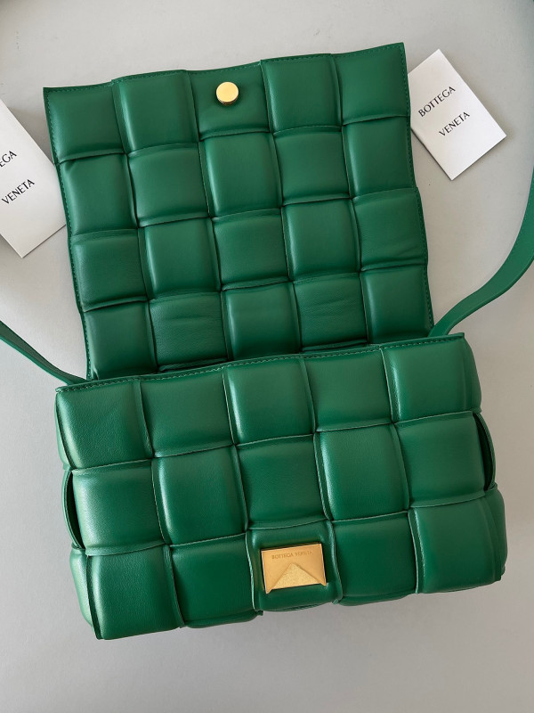 BOTTEGA VENETA CASSETTE [Bottega152] CELINE CHANEL ACCESSORIES LOEWE SHOES LOUIS VUITTON DIRO YSL OTHER BRAND HANDBAGS BALENCIAGA BOTTEGA VENETA GOYARD HERMES BURBERRY VALENTINO GUCCI FENDI MIUMIU CHLOE PRADA BVLGARI SUITCASE NEW ARRIVAL 