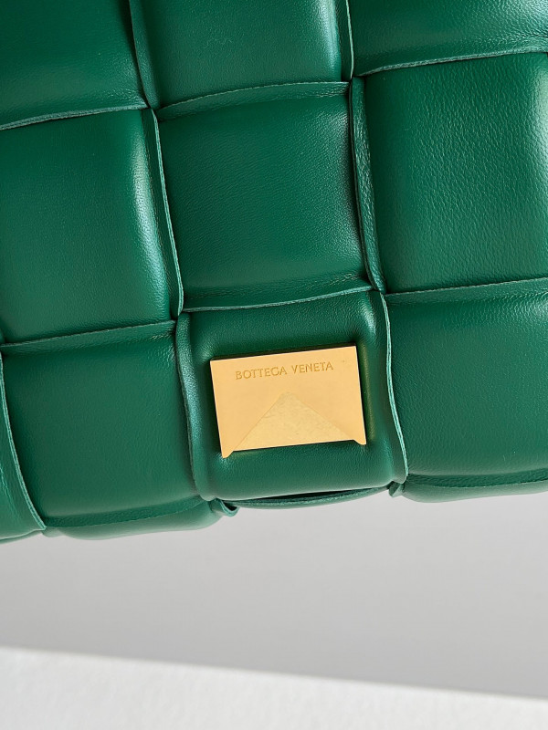 BOTTEGA VENETA CASSETTE [Bottega152] CELINE CHANEL ACCESSORIES LOEWE SHOES LOUIS VUITTON DIRO YSL OTHER BRAND HANDBAGS BALENCIAGA BOTTEGA VENETA GOYARD HERMES BURBERRY VALENTINO GUCCI FENDI MIUMIU CHLOE PRADA BVLGARI SUITCASE NEW ARRIVAL 