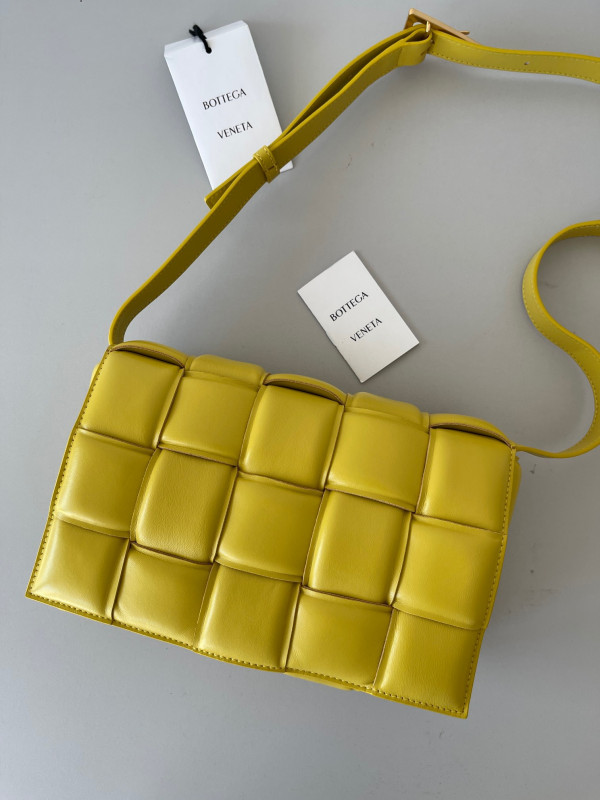 BOTTEGA VENETA CASSETTE [Bottega151] CELINE CHANEL ACCESSORIES LOEWE SHOES LOUIS VUITTON DIRO YSL OTHER BRAND HANDBAGS BALENCIAGA BOTTEGA VENETA GOYARD HERMES BURBERRY VALENTINO GUCCI FENDI MIUMIU CHLOE PRADA BVLGARI SUITCASE NEW ARRIVAL 