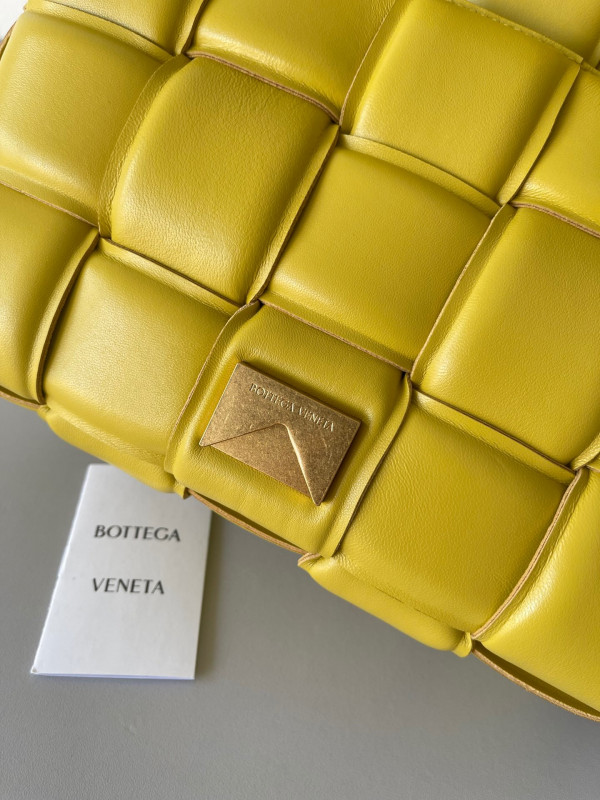 BOTTEGA VENETA CASSETTE [Bottega151] CELINE CHANEL ACCESSORIES LOEWE SHOES LOUIS VUITTON DIRO YSL OTHER BRAND HANDBAGS BALENCIAGA BOTTEGA VENETA GOYARD HERMES BURBERRY VALENTINO GUCCI FENDI MIUMIU CHLOE PRADA BVLGARI SUITCASE NEW ARRIVAL 