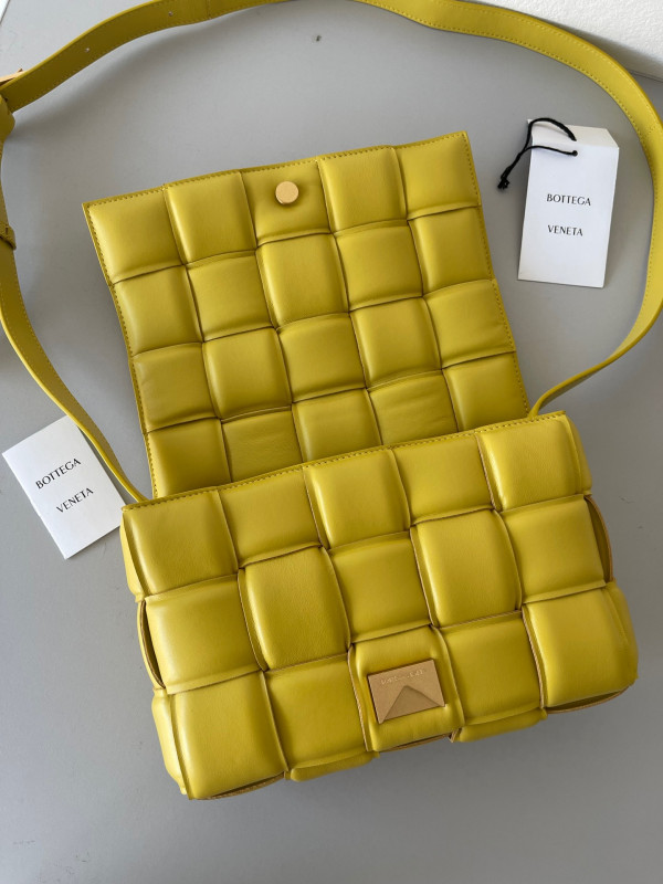 BOTTEGA VENETA CASSETTE [Bottega151] CELINE CHANEL ACCESSORIES LOEWE SHOES LOUIS VUITTON DIRO YSL OTHER BRAND HANDBAGS BALENCIAGA BOTTEGA VENETA GOYARD HERMES BURBERRY VALENTINO GUCCI FENDI MIUMIU CHLOE PRADA BVLGARI SUITCASE NEW ARRIVAL 