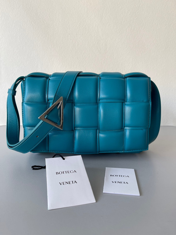 BOTTEGA VENETA CASSETTE [Bottega150] CELINE CHANEL ACCESSORIES LOEWE SHOES LOUIS VUITTON DIRO YSL OTHER BRAND HANDBAGS BALENCIAGA BOTTEGA VENETA GOYARD HERMES BURBERRY VALENTINO GUCCI FENDI MIUMIU CHLOE PRADA BVLGARI SUITCASE NEW ARRIVAL 