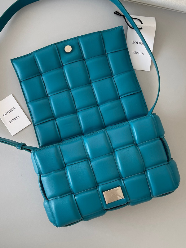 BOTTEGA VENETA CASSETTE [Bottega150] CELINE CHANEL ACCESSORIES LOEWE SHOES LOUIS VUITTON DIRO YSL OTHER BRAND HANDBAGS BALENCIAGA BOTTEGA VENETA GOYARD HERMES BURBERRY VALENTINO GUCCI FENDI MIUMIU CHLOE PRADA BVLGARI SUITCASE NEW ARRIVAL 