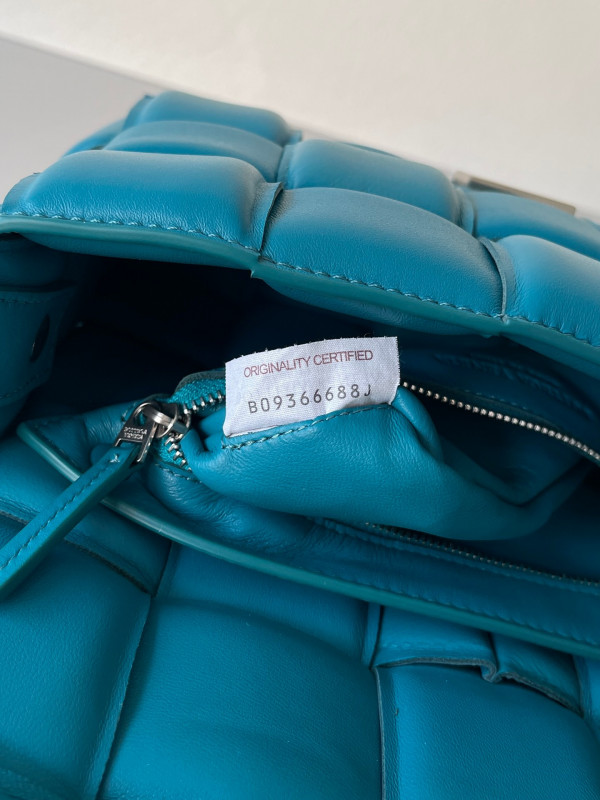 BOTTEGA VENETA CASSETTE [Bottega150] CELINE CHANEL ACCESSORIES LOEWE SHOES LOUIS VUITTON DIRO YSL OTHER BRAND HANDBAGS BALENCIAGA BOTTEGA VENETA GOYARD HERMES BURBERRY VALENTINO GUCCI FENDI MIUMIU CHLOE PRADA BVLGARI SUITCASE NEW ARRIVAL 