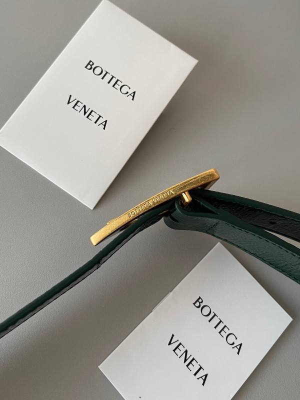 BOTTEGA VENETA CASSETTE [Bottega148] CELINE CHANEL ACCESSORIES LOEWE SHOES LOUIS VUITTON DIRO YSL OTHER BRAND HANDBAGS BALENCIAGA BOTTEGA VENETA GOYARD HERMES BURBERRY VALENTINO GUCCI FENDI MIUMIU CHLOE PRADA BVLGARI SUITCASE NEW ARRIVAL 
