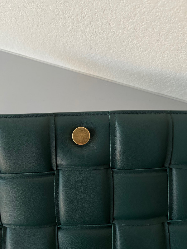 BOTTEGA VENETA CASSETTE [Bottega148] CELINE CHANEL ACCESSORIES LOEWE SHOES LOUIS VUITTON DIRO YSL OTHER BRAND HANDBAGS BALENCIAGA BOTTEGA VENETA GOYARD HERMES BURBERRY VALENTINO GUCCI FENDI MIUMIU CHLOE PRADA BVLGARI SUITCASE NEW ARRIVAL 