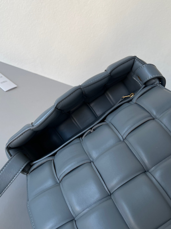 BOTTEGA VENETA CASSETTE [Bottega147] CELINE CHANEL ACCESSORIES LOEWE SHOES LOUIS VUITTON DIRO YSL OTHER BRAND HANDBAGS BALENCIAGA BOTTEGA VENETA GOYARD HERMES BURBERRY VALENTINO GUCCI FENDI MIUMIU CHLOE PRADA BVLGARI SUITCASE NEW ARRIVAL 