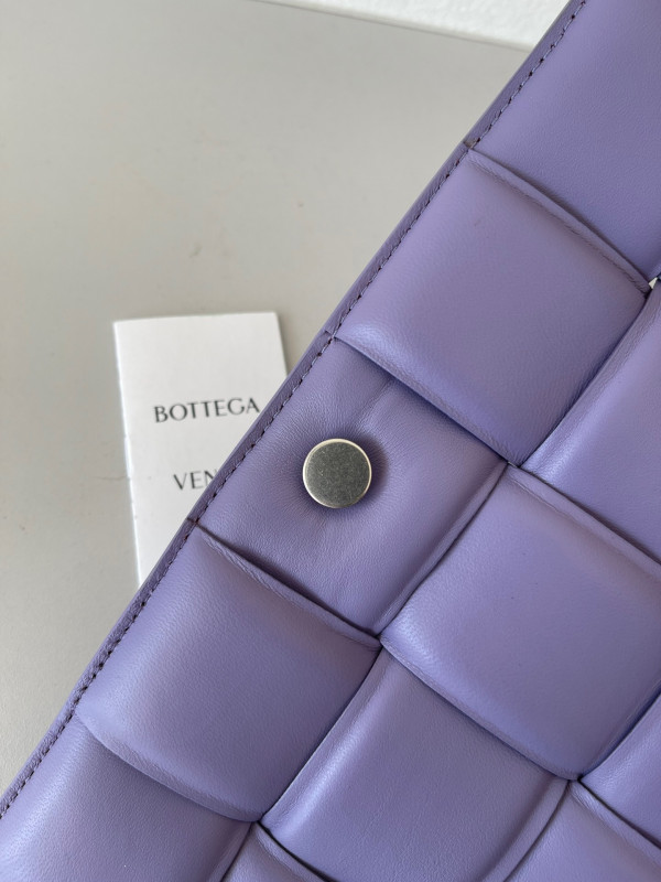 BOTTEGA VENETA CASSETTE [Bottega146] CELINE CHANEL ACCESSORIES LOEWE SHOES LOUIS VUITTON DIRO YSL OTHER BRAND HANDBAGS BALENCIAGA BOTTEGA VENETA GOYARD HERMES BURBERRY VALENTINO GUCCI FENDI MIUMIU CHLOE PRADA BVLGARI SUITCASE NEW ARRIVAL 