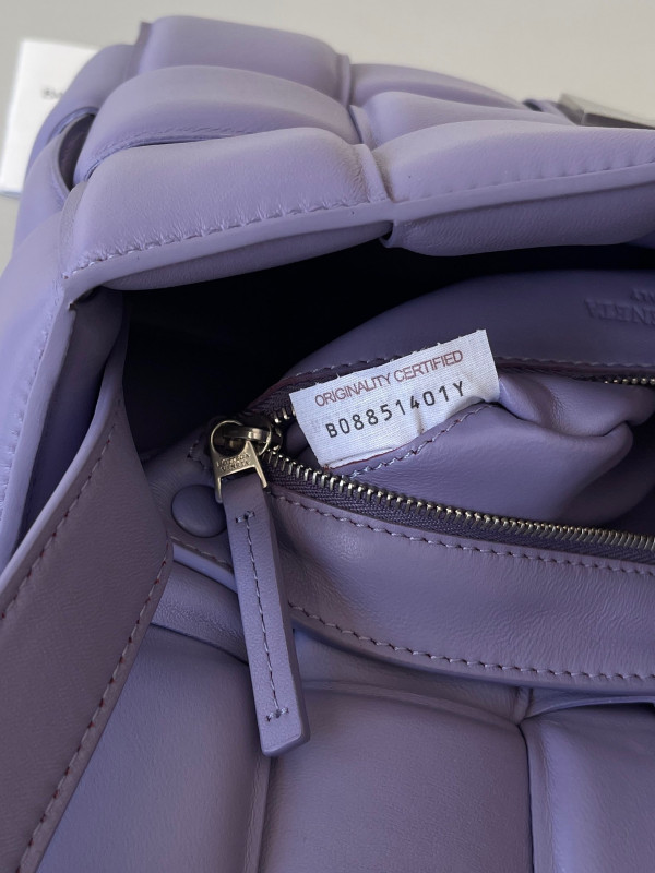 BOTTEGA VENETA CASSETTE [Bottega146] CELINE CHANEL ACCESSORIES LOEWE SHOES LOUIS VUITTON DIRO YSL OTHER BRAND HANDBAGS BALENCIAGA BOTTEGA VENETA GOYARD HERMES BURBERRY VALENTINO GUCCI FENDI MIUMIU CHLOE PRADA BVLGARI SUITCASE NEW ARRIVAL 