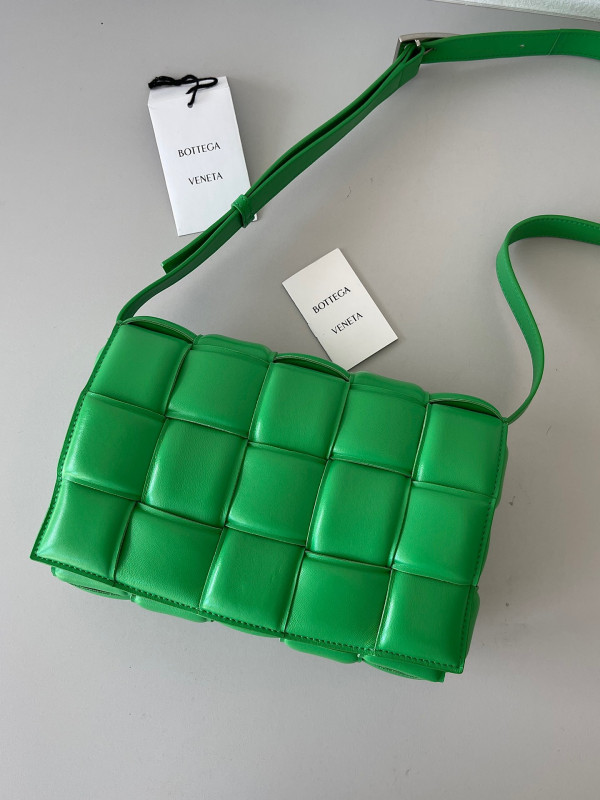 BOTTEGA VENETA CASSETTE [Bottega145] CELINE CHANEL ACCESSORIES LOEWE SHOES LOUIS VUITTON DIRO YSL OTHER BRAND HANDBAGS BALENCIAGA BOTTEGA VENETA GOYARD HERMES BURBERRY VALENTINO GUCCI FENDI MIUMIU CHLOE PRADA BVLGARI SUITCASE NEW ARRIVAL 