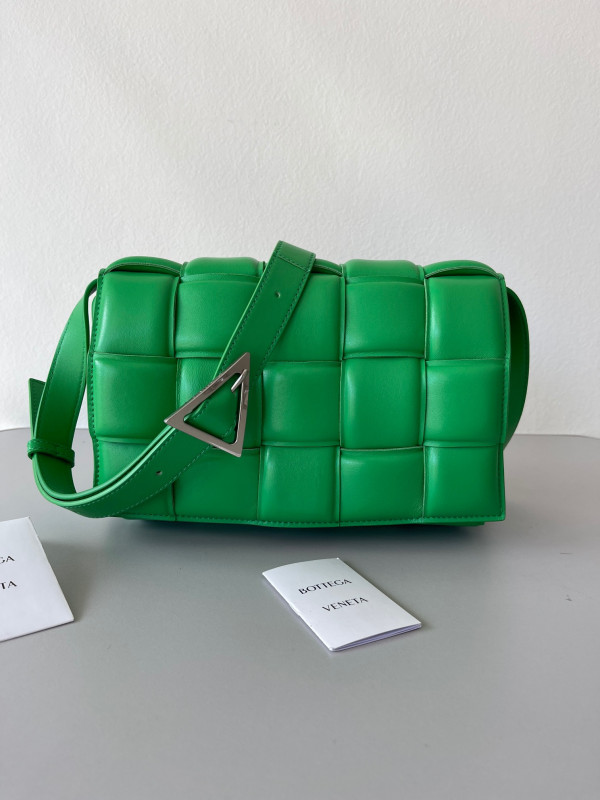 BOTTEGA VENETA CASSETTE [Bottega145] CELINE CHANEL ACCESSORIES LOEWE SHOES LOUIS VUITTON DIRO YSL OTHER BRAND HANDBAGS BALENCIAGA BOTTEGA VENETA GOYARD HERMES BURBERRY VALENTINO GUCCI FENDI MIUMIU CHLOE PRADA BVLGARI SUITCASE NEW ARRIVAL 