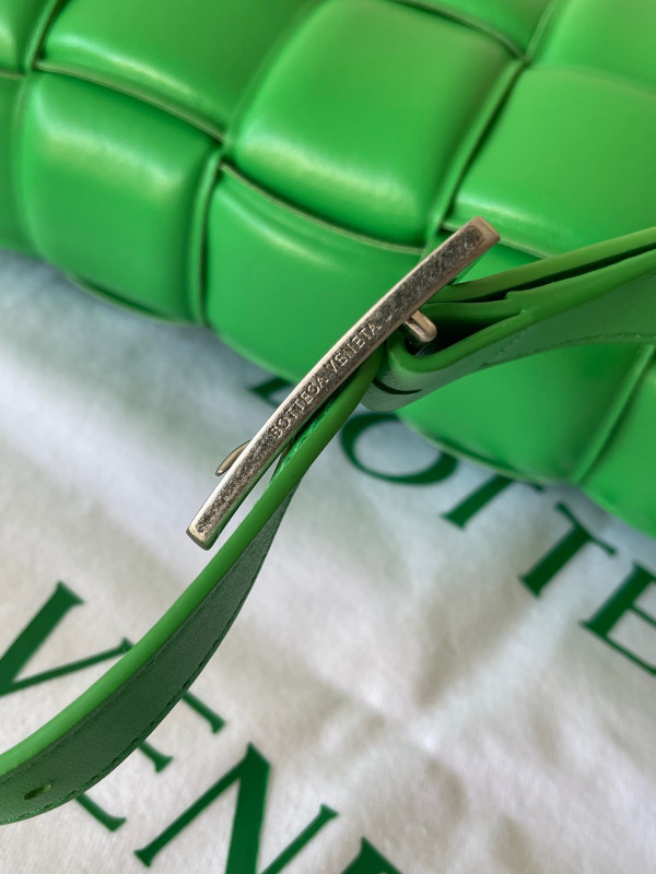 BOTTEGA VENETA CASSETTE [Bottega145] CELINE CHANEL ACCESSORIES LOEWE SHOES LOUIS VUITTON DIRO YSL OTHER BRAND HANDBAGS BALENCIAGA BOTTEGA VENETA GOYARD HERMES BURBERRY VALENTINO GUCCI FENDI MIUMIU CHLOE PRADA BVLGARI SUITCASE NEW ARRIVAL 