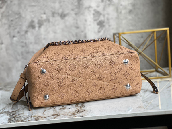LOUIS VUITTON BELLA TOTE [M59655] CELINE CHANEL ACCESSORIES LOEWE SHOES LOUIS VUITTON DIRO YSL OTHER BRAND HANDBAGS BALENCIAGA BOTTEGA VENETA GOYARD HERMES BURBERRY VALENTINO GUCCI FENDI MIUMIU CHLOE PRADA BVLGARI SUITCASE NEW ARRIVAL 