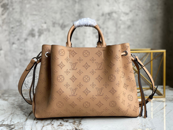 LOUIS VUITTON BELLA TOTE [M59655] CELINE CHANEL ACCESSORIES LOEWE SHOES LOUIS VUITTON DIRO YSL OTHER BRAND HANDBAGS BALENCIAGA BOTTEGA VENETA GOYARD HERMES BURBERRY VALENTINO GUCCI FENDI MIUMIU CHLOE PRADA BVLGARI SUITCASE NEW ARRIVAL 